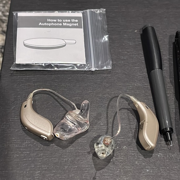 Oticon people first Hearing aid model Ria 2. Comes with cleaning aid - Picture 2 of 10